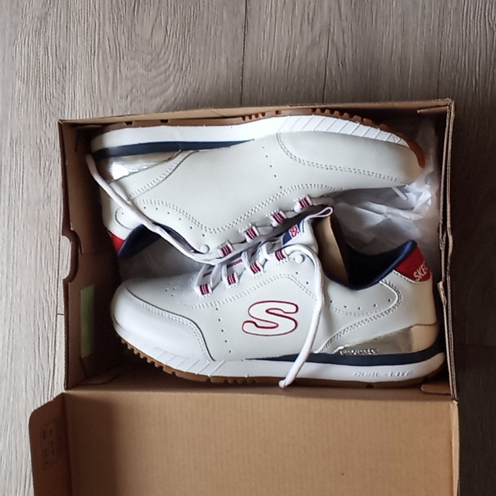 Sketches size 6 tennis shoe